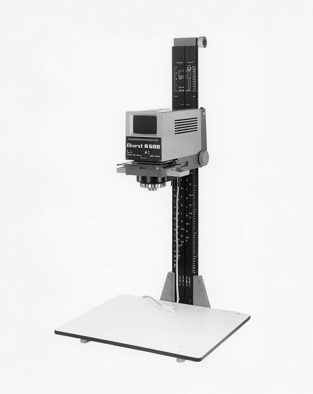 Ingranditore e riproduttore fotografico “A 600” Ingranditore e riproduttore fotografico “A 600”