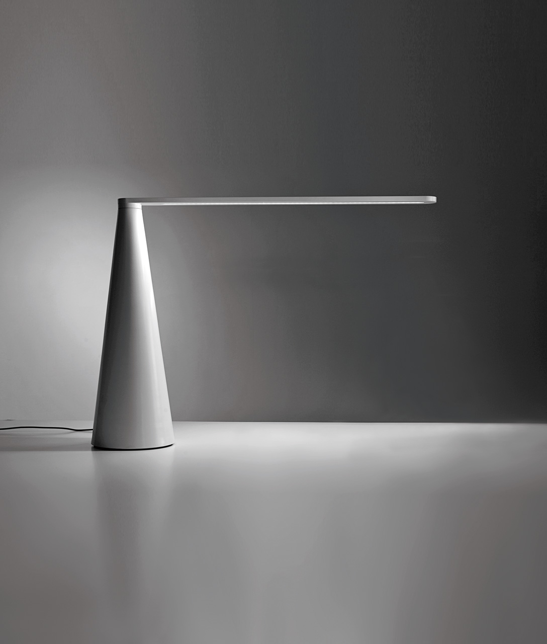 Lampada da tavolo “Elica” Lampada da tavolo “Elica”