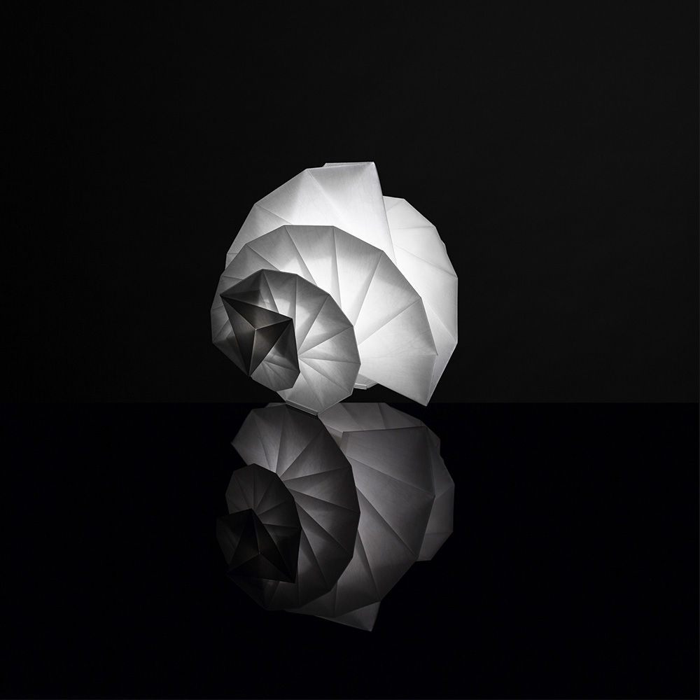 Collezione di lampade “IN-EI Issey Miyake”