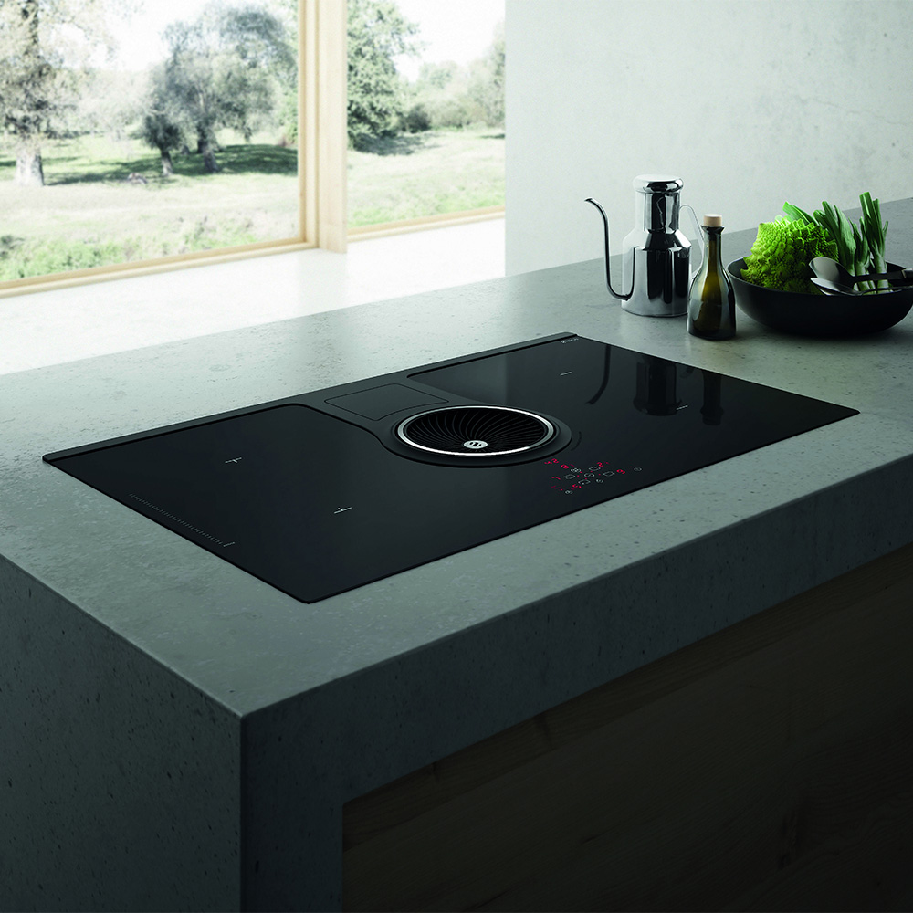 Piano cottura a induzione con cappa integrata “Nikolatesla”