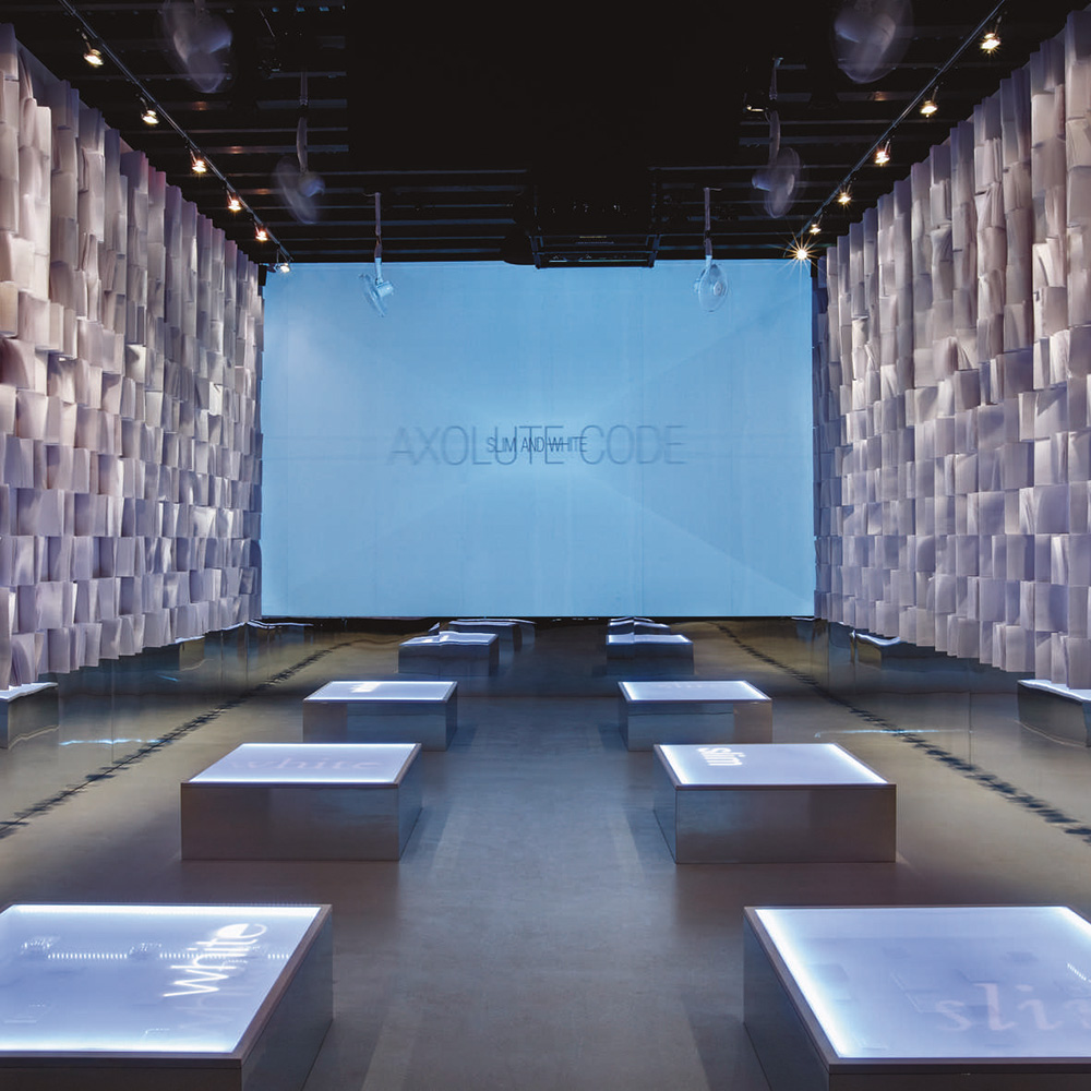 Installazione/percorso percettivo e ambientale “Slim and White Axolute Code”